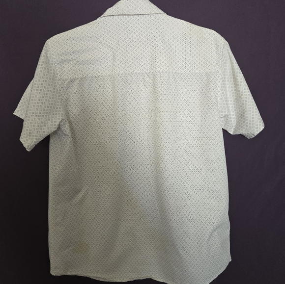 Shouthouse Large Button Down Shirt - Picture 2 of 4